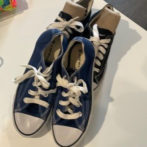 Air walks running shoes mens 8 2 pairs